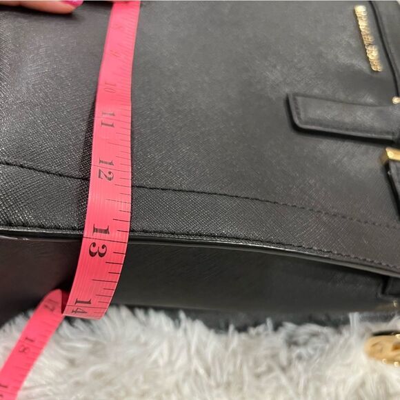 Michael Kors Black Leather Medium East West Dillon Tote w/ cross body strap - Picture 11 of 13